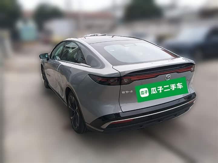 Фото 9 - Mazda EZ-6