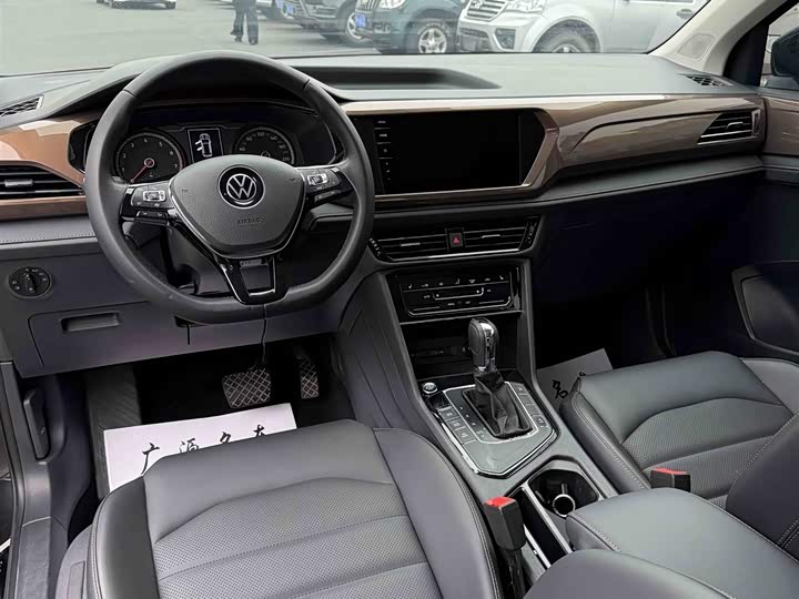 Фото 6 - Volkswagen Tharu