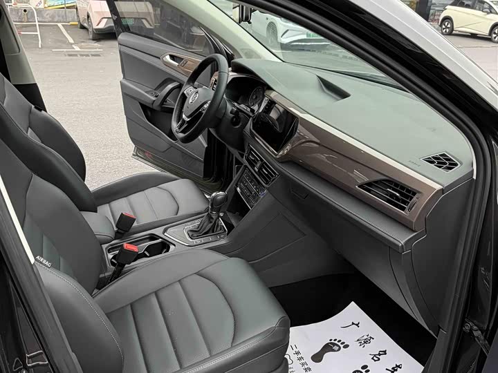 Фото 9 - Volkswagen Tharu