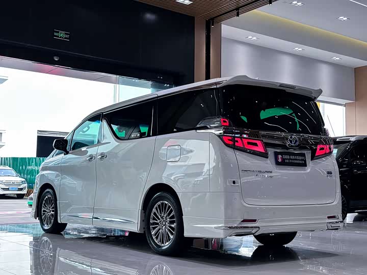 Фото 4 - Toyota Vellfire
