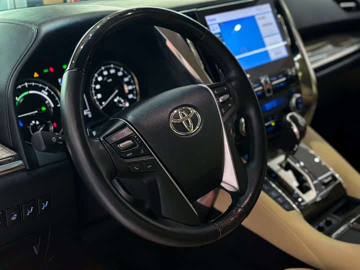 Фото 7 - Toyota Vellfire