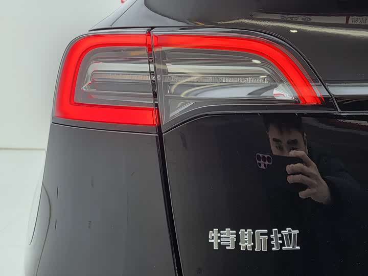 Фото 8 - Tesla Model Y