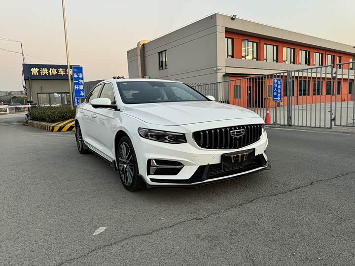 Фото 3 - Geely Preface