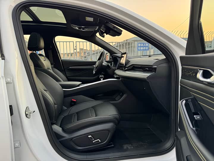 Фото 8 - Geely Preface