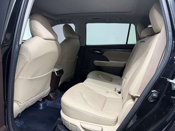 Фото 6 - Toyota Highlander