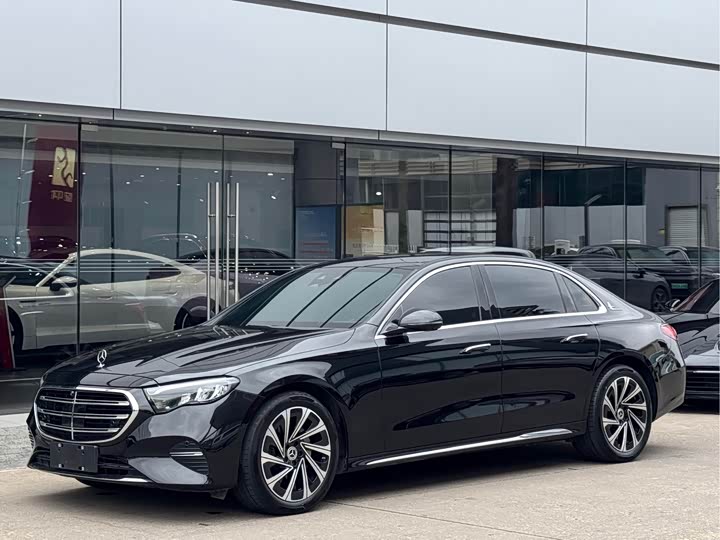 Фото 1 - Mercedes-Benz E-Class