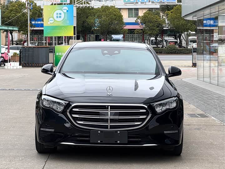 Фото 2 - Mercedes-Benz E-Class