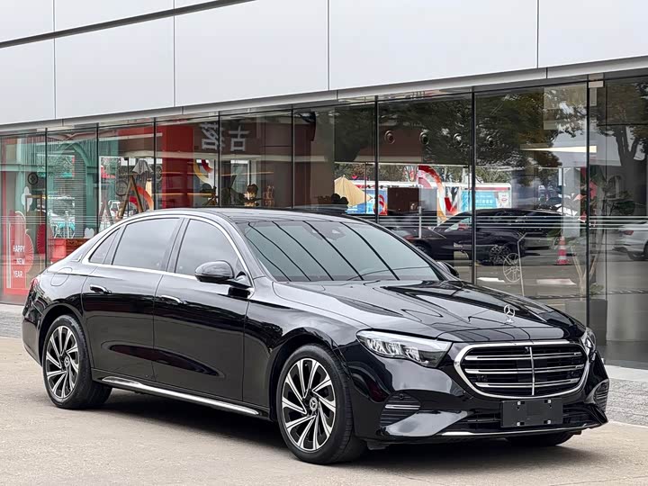 Фото 3 - Mercedes-Benz E-Class