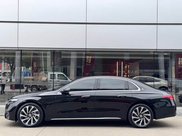 Фото 4 - Mercedes-Benz E-Class