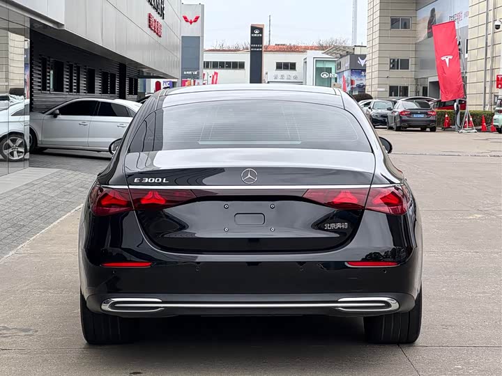 Фото 6 - Mercedes-Benz E-Class