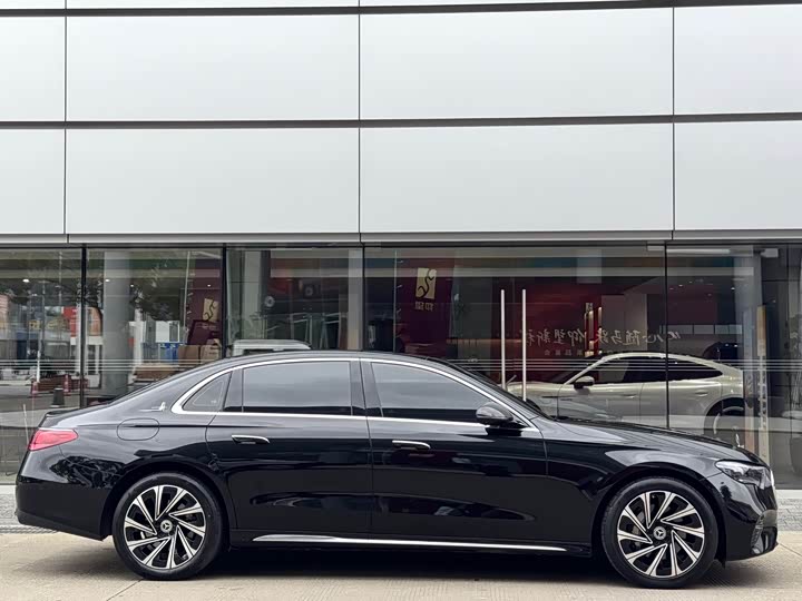 Фото 8 - Mercedes-Benz E-Class