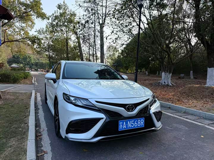 Фото 3 - Toyota Camry