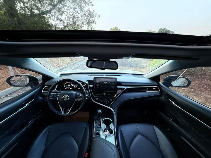 Фото 5 - Toyota Camry