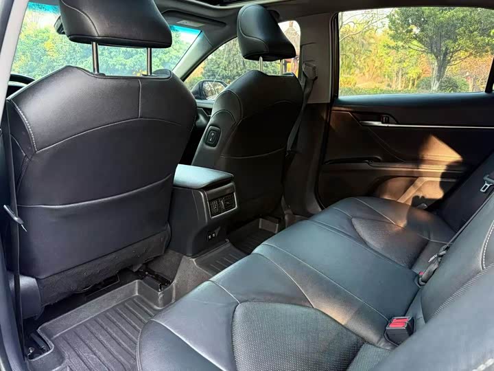 Фото 6 - Toyota Camry