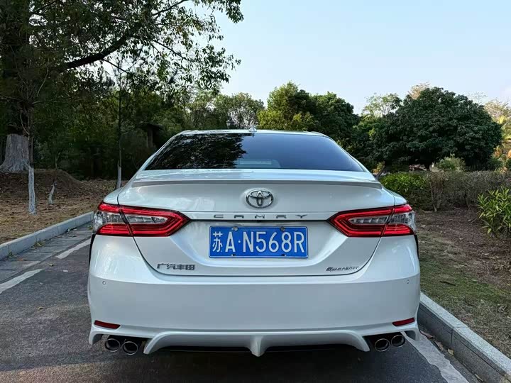 Фото 8 - Toyota Camry