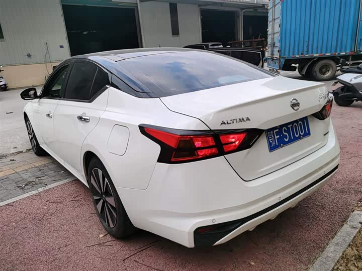 Фото 5 - Nissan Teana