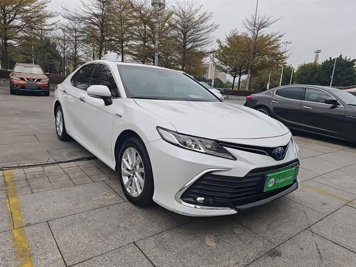 Фото 4 - Toyota Camry