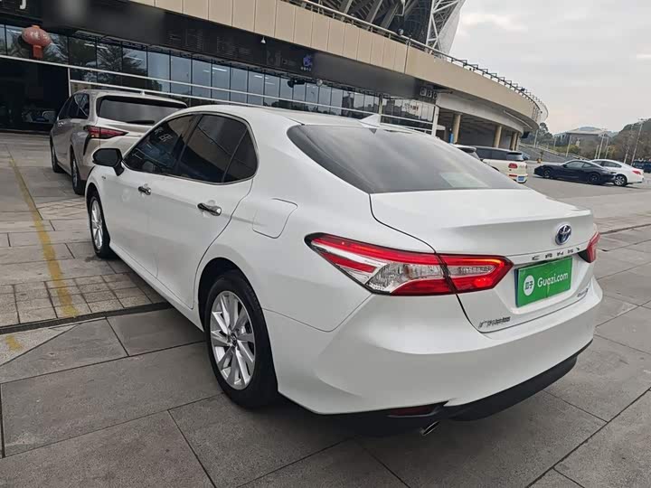 Фото 5 - Toyota Camry