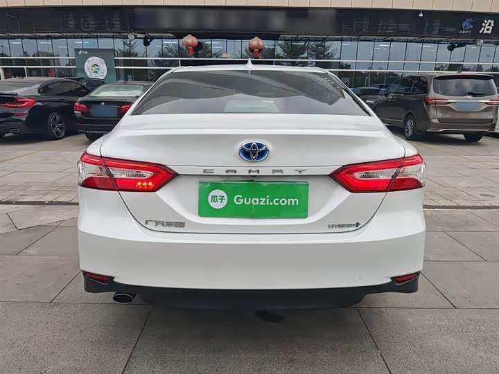 Фото 6 - Toyota Camry