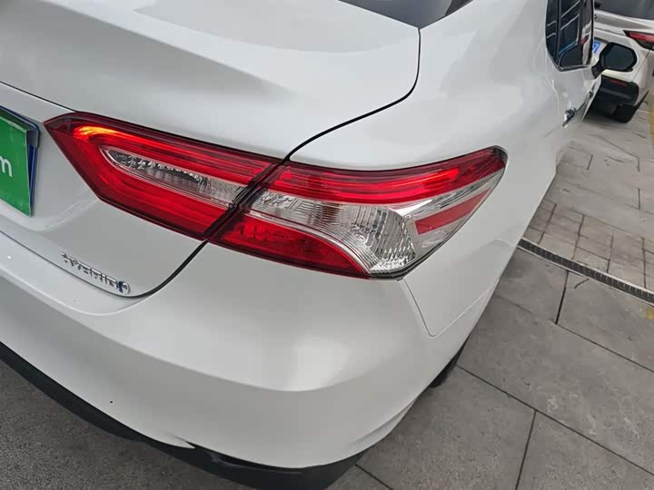 Фото 8 - Toyota Camry