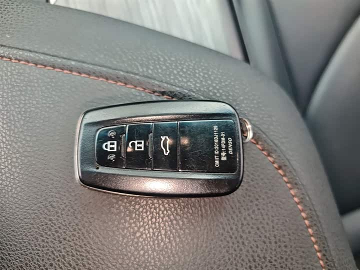 Фото 9 - Toyota Camry