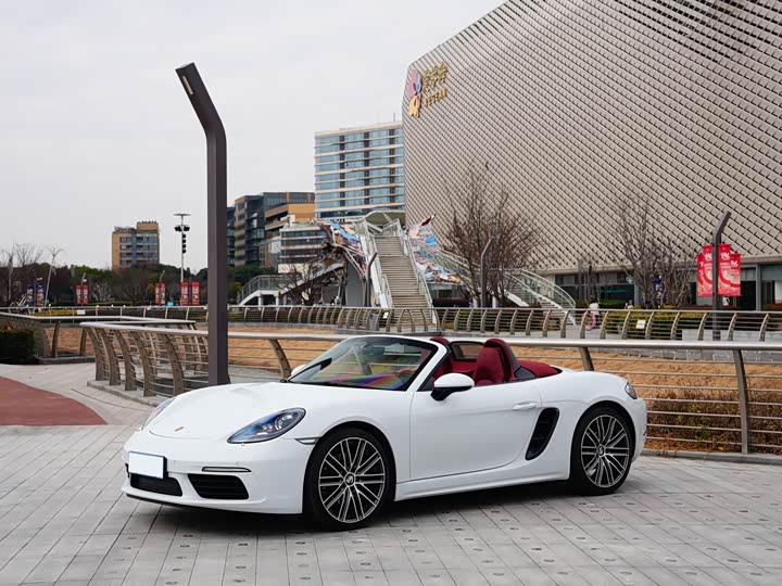 Фото 1 - Porsche 718