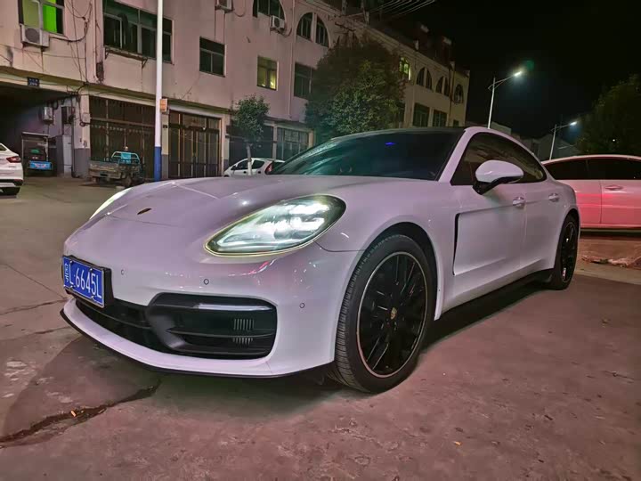 Фото 1 - Porsche Panamera