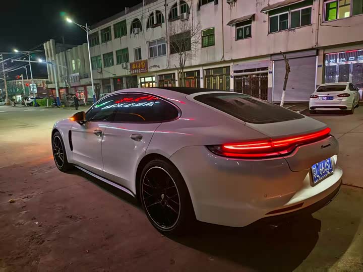 Фото 5 - Porsche Panamera