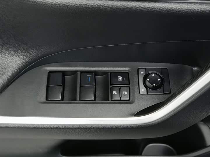 Фото 9 - Toyota Wildlander