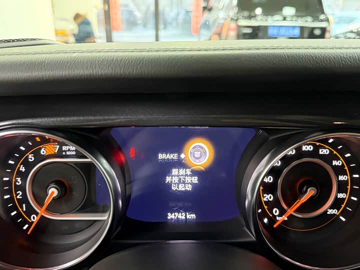 Фото 4 - Jeep Wrangler