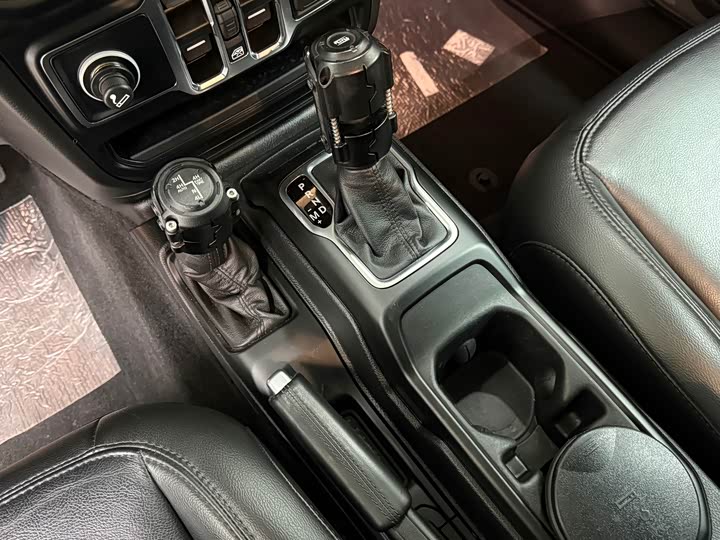 Фото 7 - Jeep Wrangler