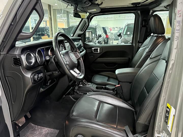 Фото 9 - Jeep Wrangler