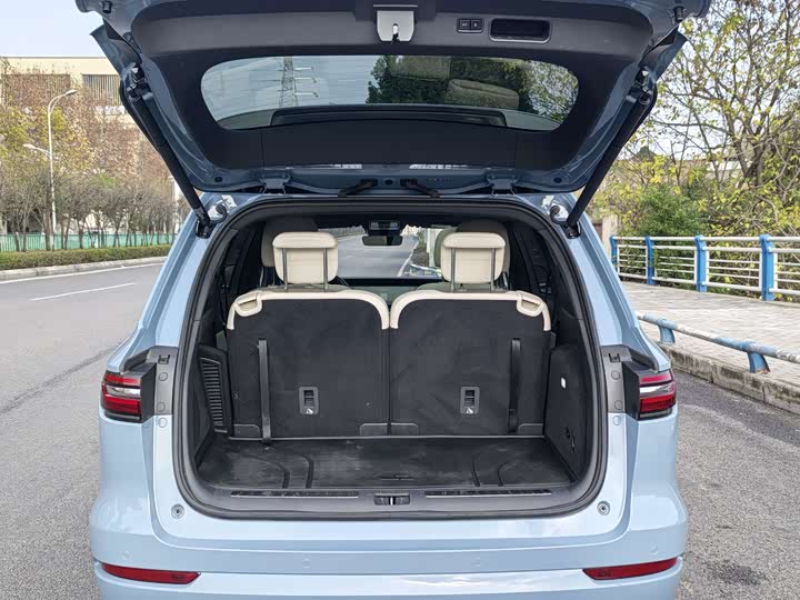 Фото 6 - LiXiang One