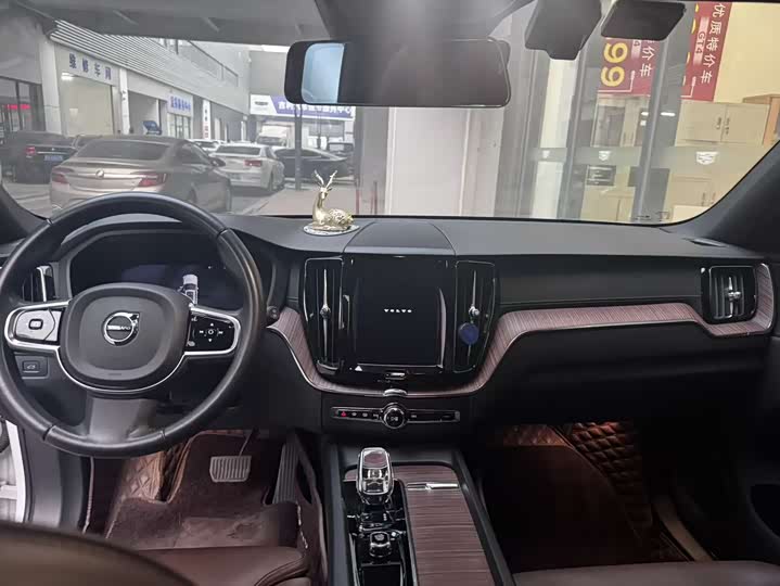 Фото 9 - Volvo XC60