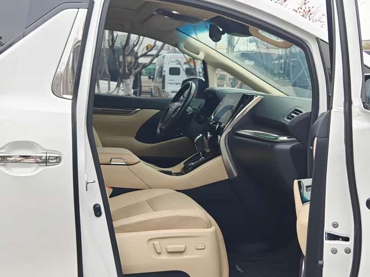 Фото 7 - Toyota Vellfire