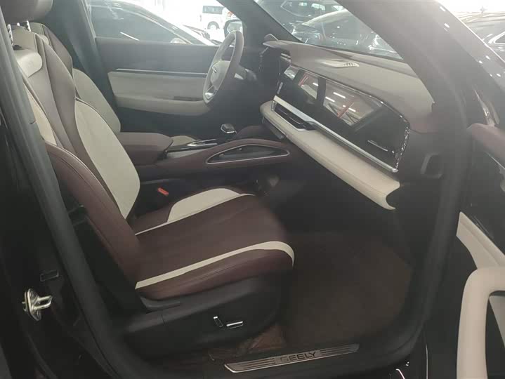 Фото 8 - Geely Monjaro