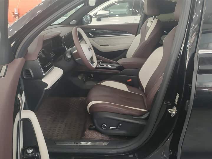 Фото 9 - Geely Monjaro