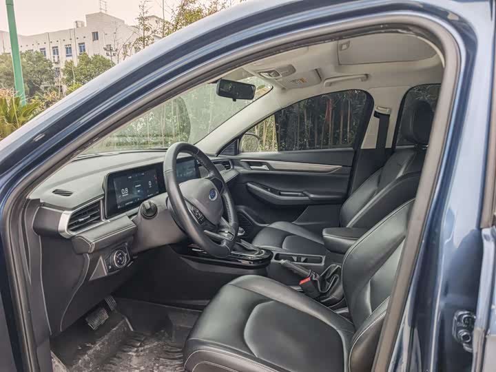 Фото 4 - Ford Escort