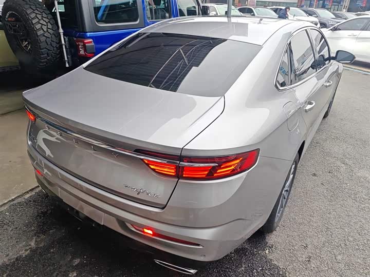 Фото 7 - Geely Preface