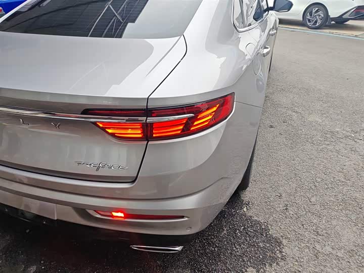 Фото 8 - Geely Preface