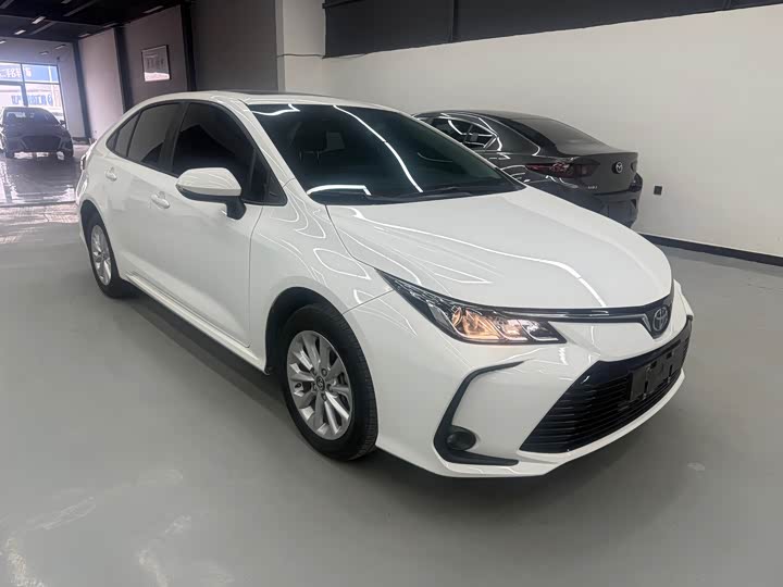 Фото 3 - Toyota Corolla