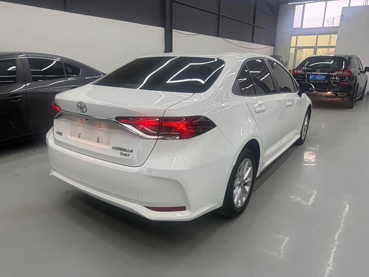 Фото 4 - Toyota Corolla