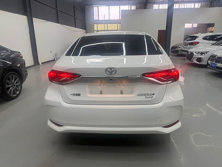 Фото 5 - Toyota Corolla