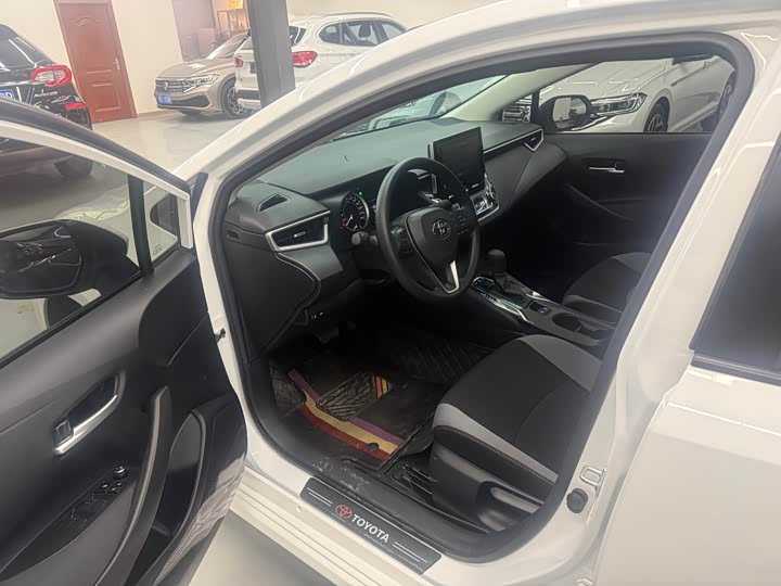 Фото 7 - Toyota Corolla