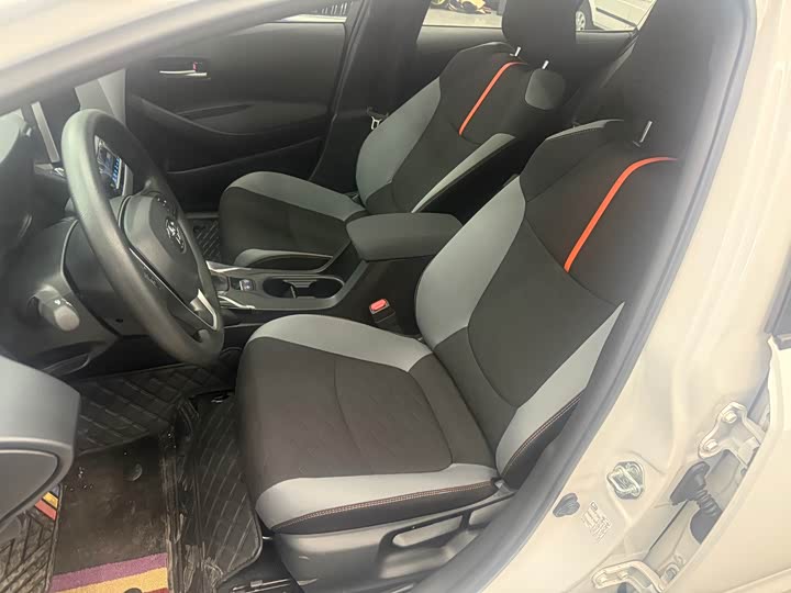 Фото 8 - Toyota Corolla