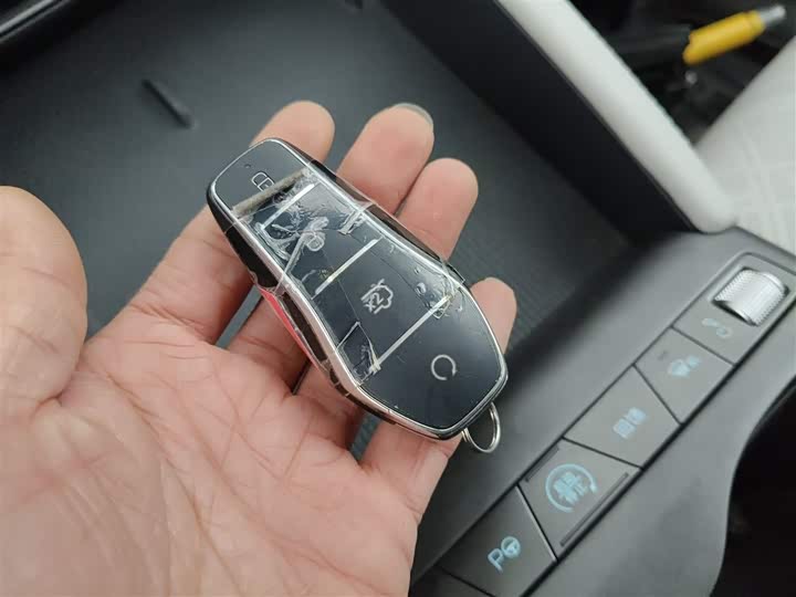 Фото 9 - BYD Yuan Up