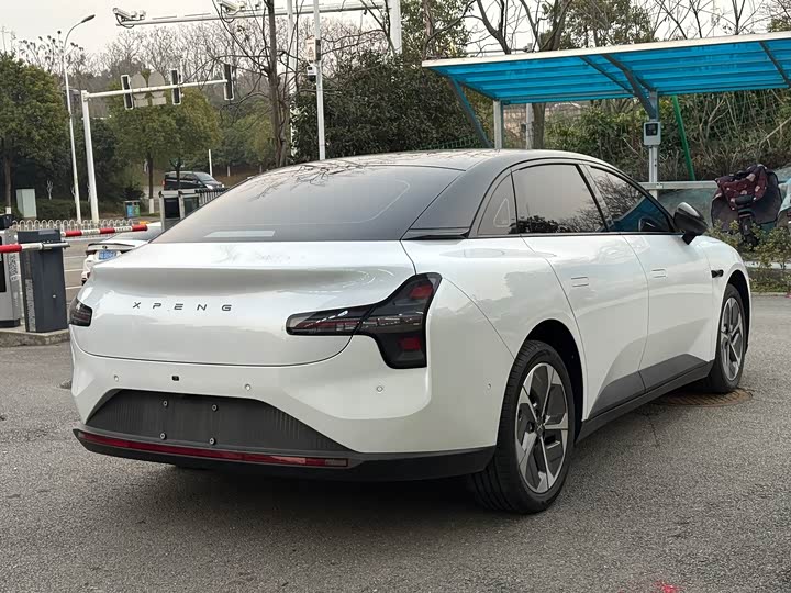 Фото 8 - XPeng Mona M03