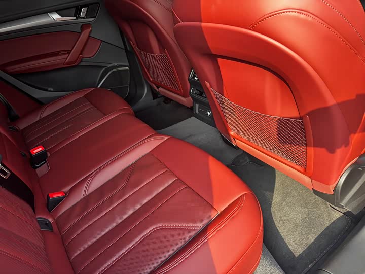 Фото 6 - Audi Q5L