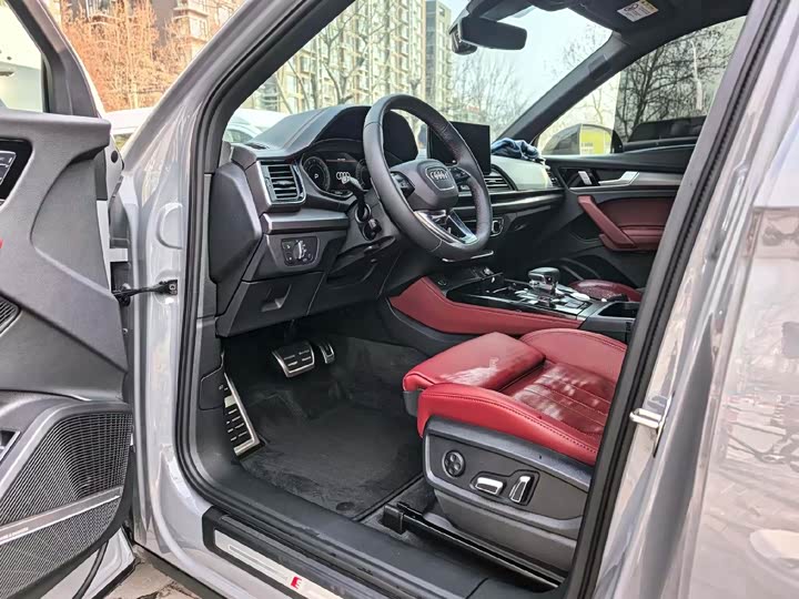 Фото 8 - Audi Q5L