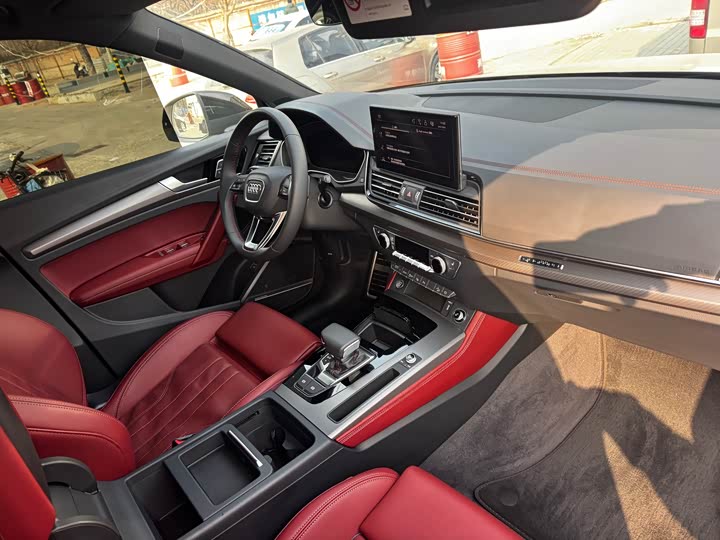 Фото 9 - Audi Q5L